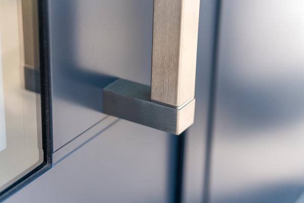 Aluminium-Haustür Griff im Detail