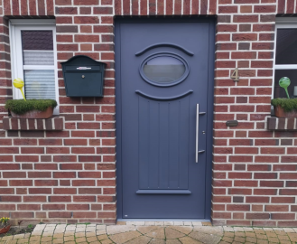 Haustür mit Bullauge quer